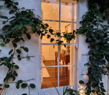 New Farm Bed & Breakfast | Edward Lodge New Fam