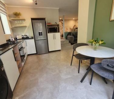 Waterkloof Apartment | Edward suites ,Apartment 2