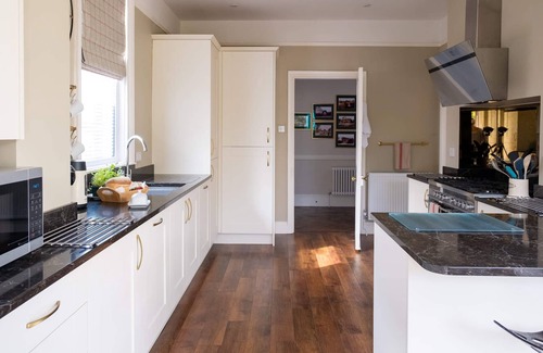 New Forest District Cottage | Edwardian gem blends old-fashioned charm & 21st Century creature comforts
