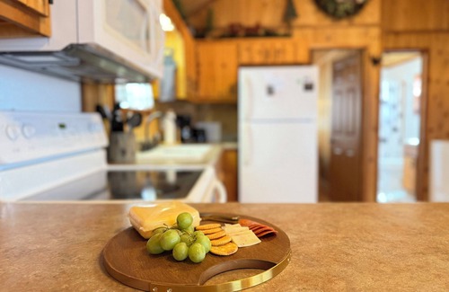 Island Park Cabin | EF Little Bear Cabin * Wifi & Satellite Access, Bbq Grill, Sleeps 4, 32 Miles to Yellowstone