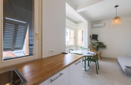 Alassio Apartment | Effe's apartment- ARYA seaview -parcheggio gratuito