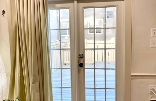 Reston Apartment | Efficiency Bright BSMNT APT- DC 20m IAD-10m Metro