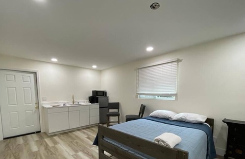 Hunt Club Cottage | Efficiency in a guest house close to Wellington