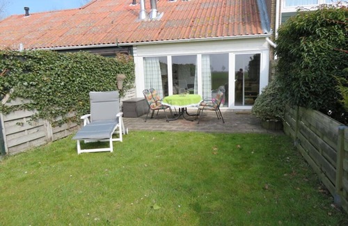 Bruinisse House | Egenolf Comfortable holiday residence