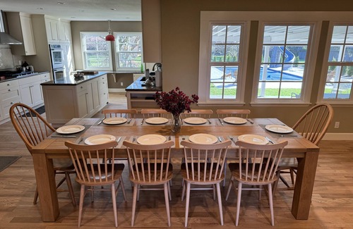 Kenwood House | [Egg Farm Ranch] Heated Pool - Water Slide - Hot Tub - Dog Friendly