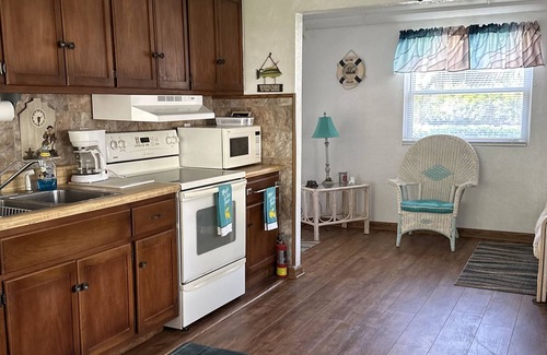 Satsuma Cottage | Egret's Landing .A great little cottage for relaxing and fishing on Dunn's Creek