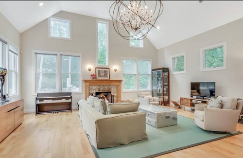 Wainscott Woods House | EH Gem (Large, Modern Home great for families)