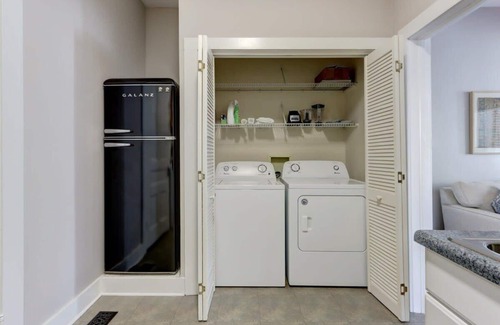 Historic Downtown Savannah Apartment | Eichberg's Suite, Historic | Steps to Forsyth Park