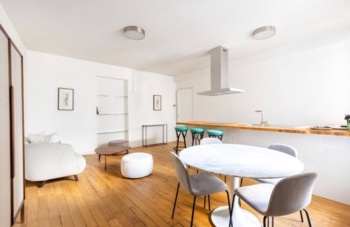 7th Arrondissement Apartment | Eiffel Tower - Invalides - Renovated