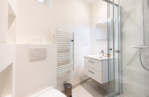 7th Arrondissement Apartment | Eiffel Tower - Invalides - Renovated