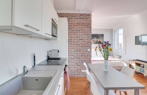 Saint-Thomas-d'Aquin Apartment | Eiffel Tower View + Terrace