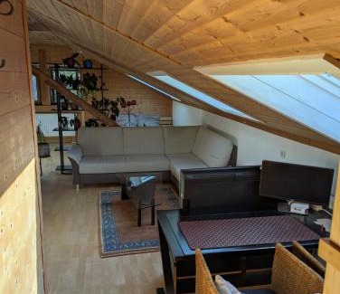 Miesbach Apartment | Eigene Etage im charmanten Holzhaus