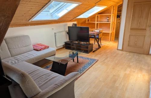 Miesbach Apartment | Eigene Etage im charmanten Holzhaus