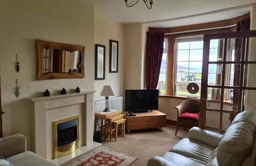 Lamlash House | Eilean View, Sea Views, Holiday Home sleeps 6