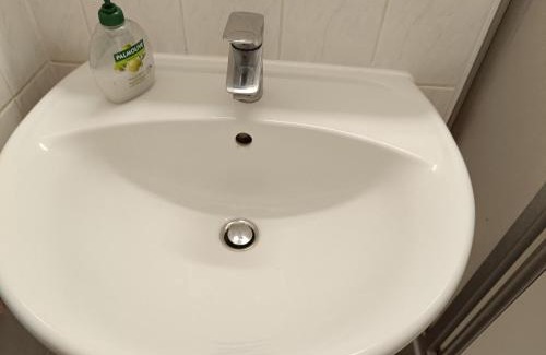 Sud Apartment | Einzelzimmer für Frauen Female Single room