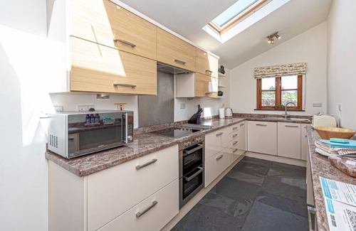 Pentrefelin Cottage | Eisteddfa - Glas y Dorlan - sleeps 4 guests in 2 bedrooms