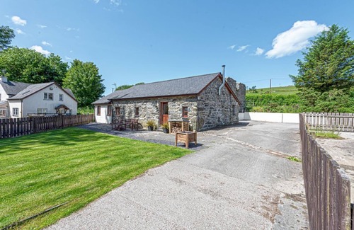 Pentrefelin Cottage | Eisteddfa - Glas y Dorlan - sleeps 4 guests in 2 bedrooms