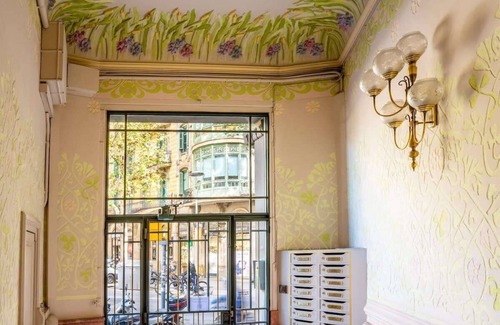 L'Antiga Esquerra de l'Eixample Apartment | Eixample next to Paseo de Gracia modern 3BD