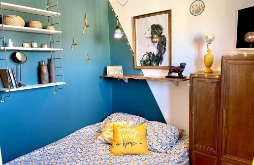 Noailles Apartment | Elégant studio sous les toits