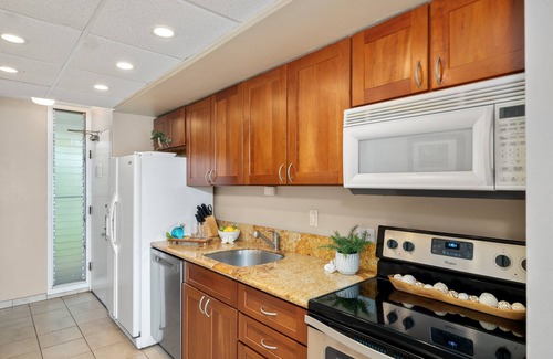 Kaanapali Condo | EL A108 Upscale Golf Course Condo | Lanai, Central AC, Pools, Hot Tubs & Cabana