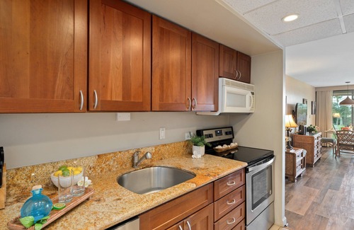 Kaanapali Condo | EL A108 Upscale Golf Course Condo | Lanai, Central AC, Pools, Hot Tubs & Cabana