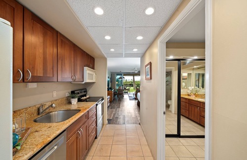 Kaanapali Condo | EL A108 Upscale Golf Course Condo | Lanai, Central AC, Pools, Hot Tubs & Cabana