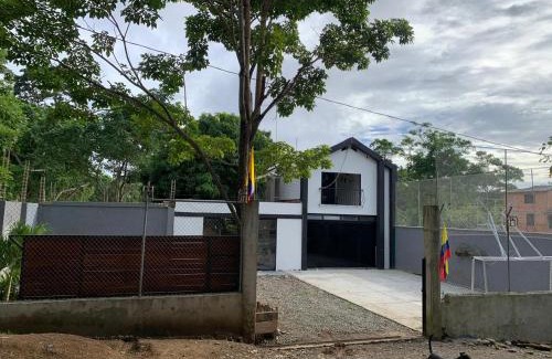 Turbo House | EL ABRAZO