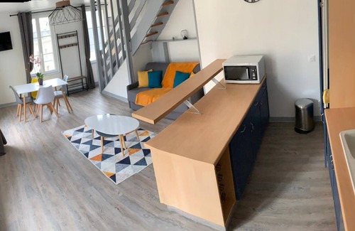 Dieppe Apartment | El arco iris between beach and port