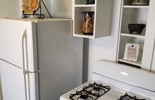 Holly House | El Bungalow Uno ~ Eclectic East Side ATX