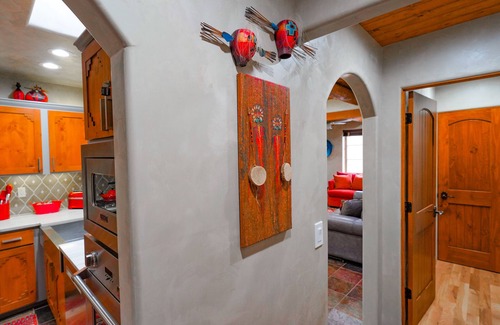 Downtown Santa Fe House | El Corazon - Walking Distance to the Plaza