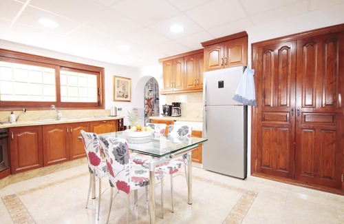 Tarraula Villa | El Delfin - Four Bedroom Villa, Sleeps 8