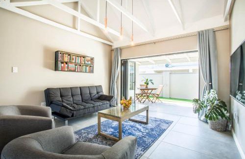 Oudtshoorn House | El Dorado Hotel and Self Catering
