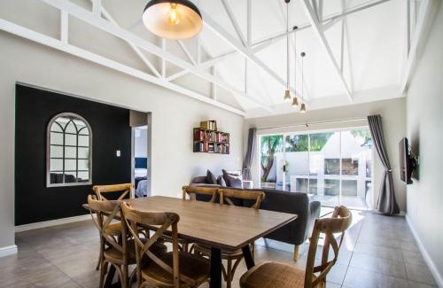 Oudtshoorn House | El Dorado Hotel and Self Catering