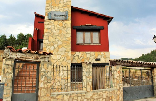 Una Cottage | El Escalerón II House | Accommodation The Toba. Patio, barbecue and fireplace