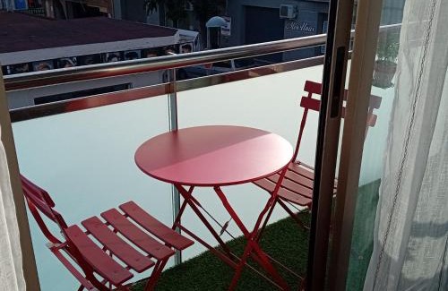 La Canyada dels Pins Apartment | El estudio de las mariposas,sofa cama , cocina y baño