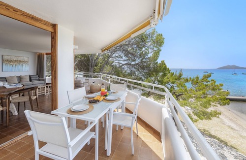 Puerto de Pollensa Apartment | El Faro, frontline apartment with sea views, wifi