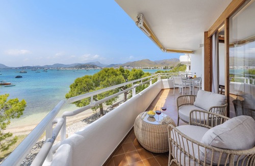 Puerto de Pollensa Apartment | El Faro, frontline apartment with sea views, wifi