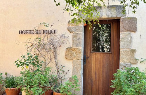 Ullastret Apartment | EL FORT DúLLASTRET, Apartment 1: Studio with King Size Bed