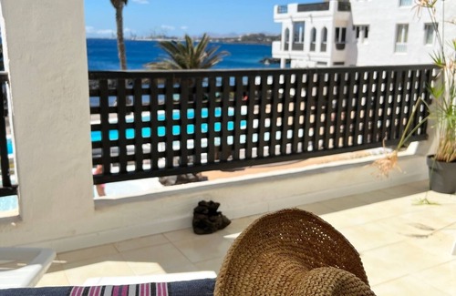 Costa Teguise Condo | EL JABLILLO SEAFRONT, magnificent views of the ocean.