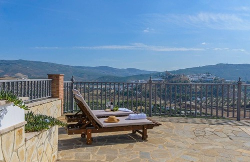 Iznajar Villa | El Mirador de Iznájar by Ruralidays