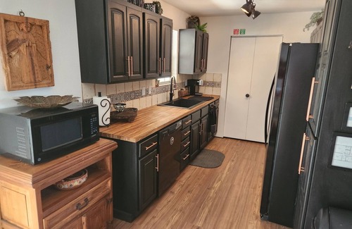 Alpine House | El Pino - hot tub, views, comfort, quiet vibe