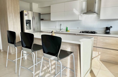Castropol Apartment | El Poblado! 2hab+Studio+Balcony+ parking, AC, fast WIFI, The Best in Medellin!