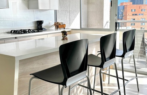 Castropol Apartment | El Poblado! 2hab+Studio+Balcony+ parking, AC, fast WIFI, The Best in Medellin!