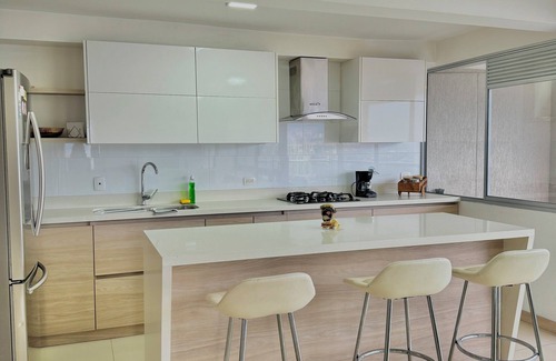 Castropol Apartment | El Poblado! 2hab+Studio+Balcony+ parking, AC, fast WIFI, The Best in Medellin!