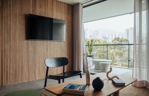 Las Lomas I Apartment | El Poblado, Medellín - Private Hot Tub & Balcony - AC-300mb- Deluxe - Wake 1015!
