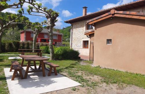 Cangas de Onis Apartment | El Puentín del Sella con WiFi y parking gratuito