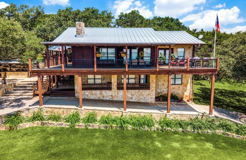 Canyon Lake House | "El Rancho Regenia" Special - Book 3 nights, get 4th free- excludes all holidays