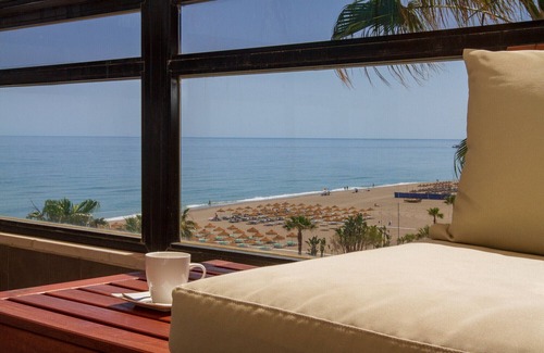 Carihuela Apartment | El Remo Deluxe - Frontline Beach Apartment Torremolinos