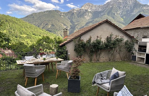 Larrede House | El Rincón de Cayetana - House with fireplace, garden and barbecue -National Park