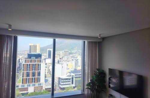 Bo'Kaap Apartment | El Roi Coastal & Central Suites with Mountain Views